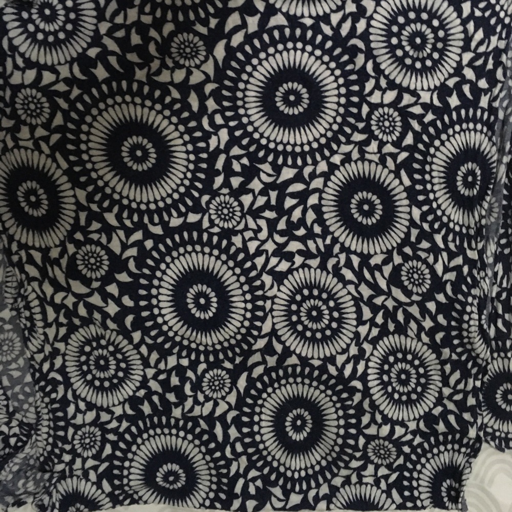 Super cute scarf! Navy blue and white!